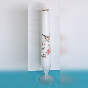 15" tall white satin glass vase, beautiful 😍